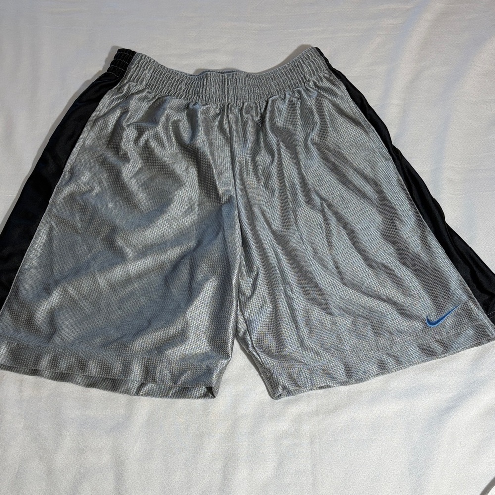 Nike Dazzle Men's Athletic Basketball Shorts in Gray and Black - Size L